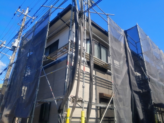 板橋区で外壁塗装と屋根塗装を同時に行うメリット｜足場費用・高圧洗浄・工期の考え方