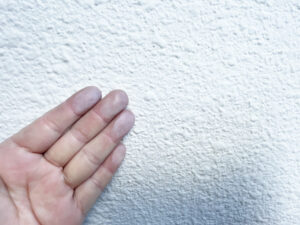 朝霞市E.S.様邸 外壁塗装工事 塗料の劣化による色移りの状態確認