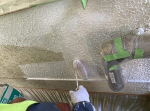 練馬区で行った外壁塗装工事の重ね塗り工程|塗りムラを防ぐ施工の様子